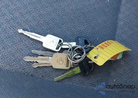 2000 Chevrolet Tracker Hard Top из США, поврежденный, VIN 2CNBJ13C4Y6950944